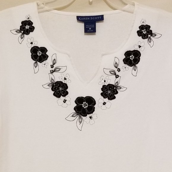 Karen Scott White Blouse Embellished with Embroidered Blue Flowers  Medium - Picture 2 of 4